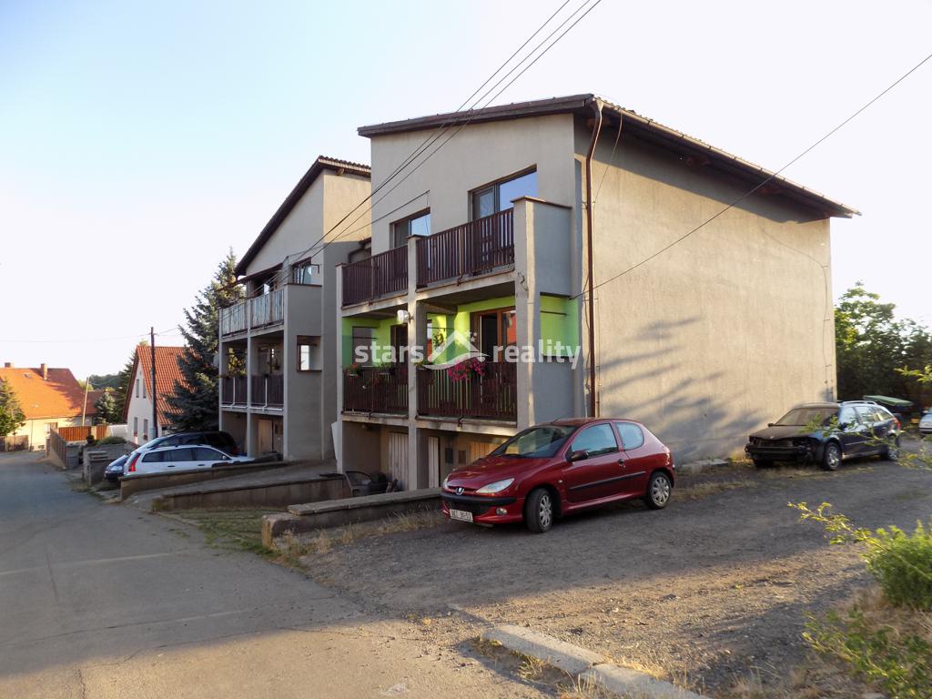 Prodej bytu 3+1/B, 80 m2, garáž, obec Vražkov okr. Litoměřice